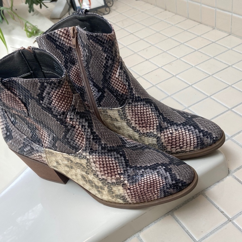 Brand new snakeskin vegan leather boots size 9.5 never worn